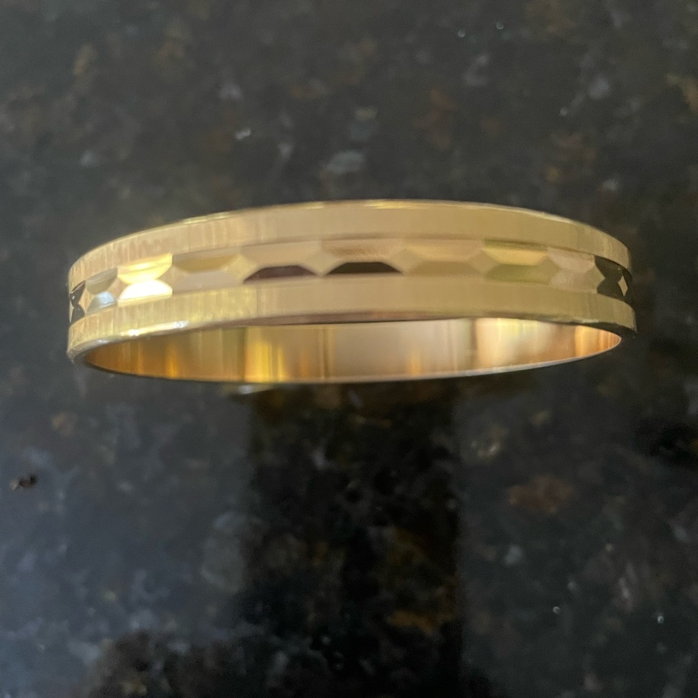 Chic Gold-Tone Women's Bangle Bracelet